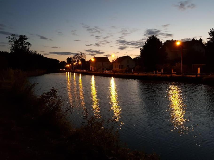 Detente Au Bord De L'eau . Apartment Ciry-le-Noble